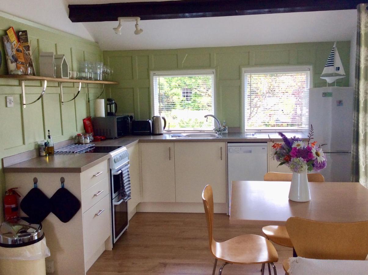 Beech Hut - A Streamside Family Escape Near Salcombe And Beaches South Milton Luaran gambar